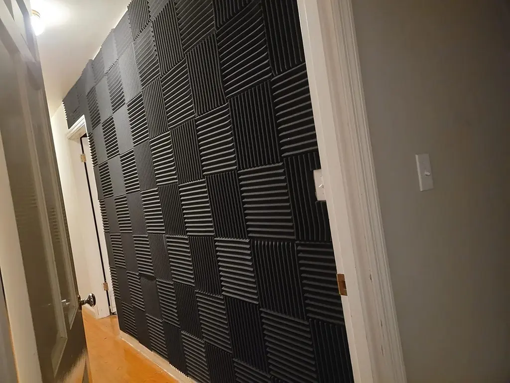 Espuma Acústica Tipo Pirámide (2).webp